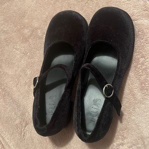 Gently used deLia*s platform mary janes size 8